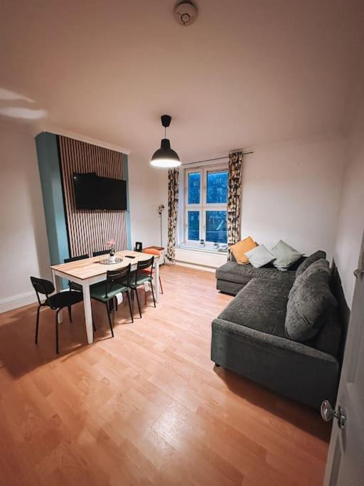 Spacious 3 Bedroom Flat In Stockwell London Exterior photo